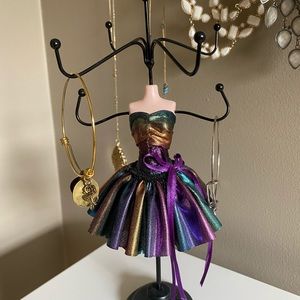 Stylish jewelry holder